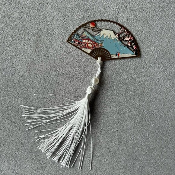 Fan Shaped Bookmark ~ Beautiful Japanese Scene ~ Brand New - Picture 6 of 7